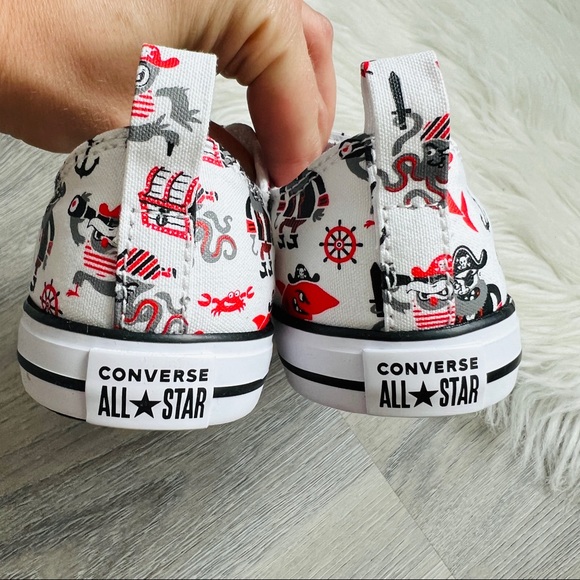 NWT Convers Chuck Taylor All Star 2V OX Toddler Boys - Picture 6 of 8